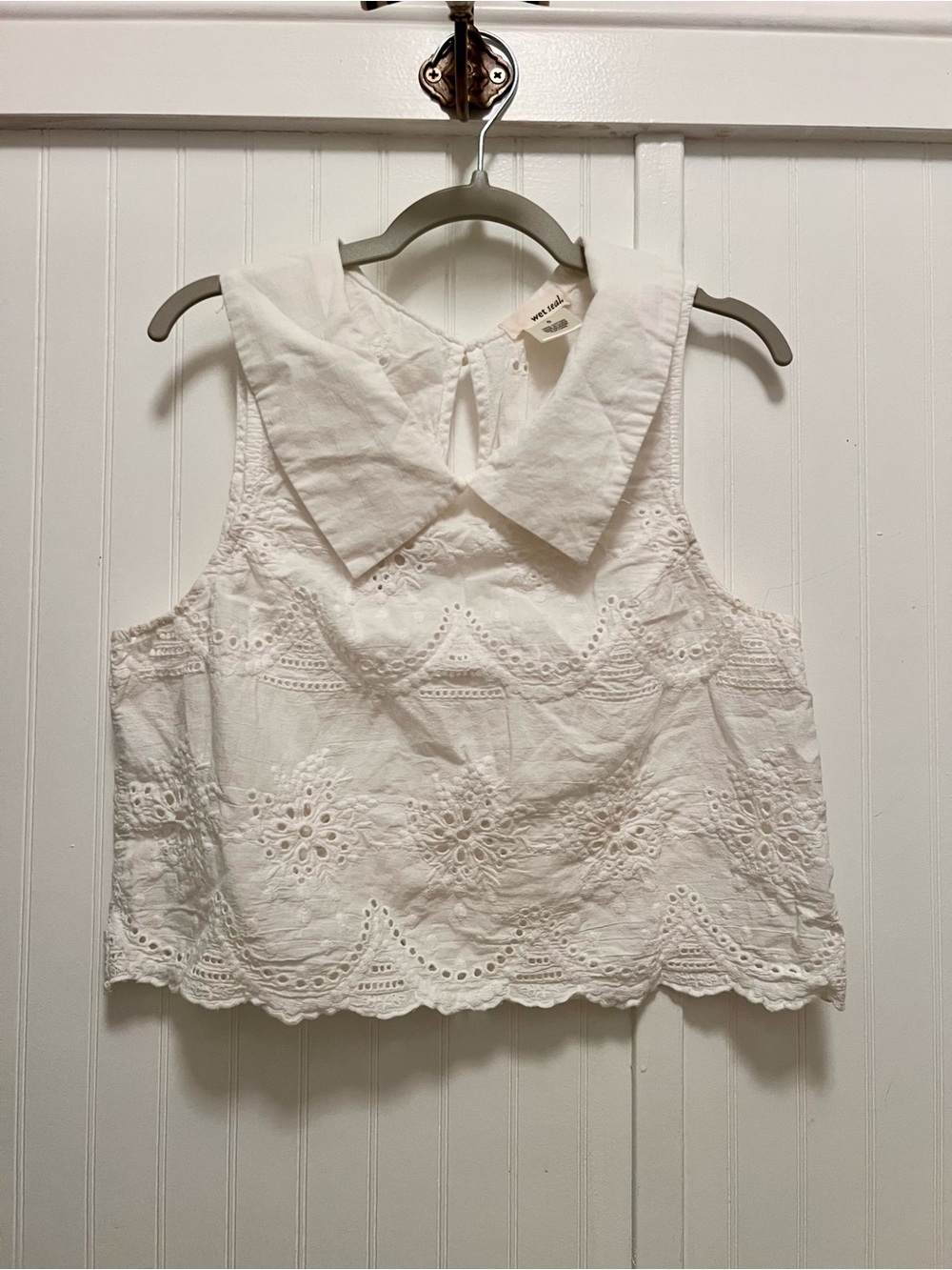 Wet Seal Dainty White Embroidered Crop Top Size Small